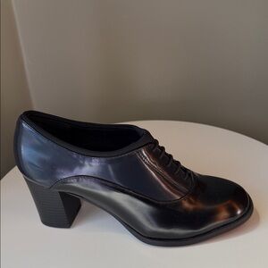 Ann Marino Bettye Muller Faux leather oxford heels Slip on elastic laces